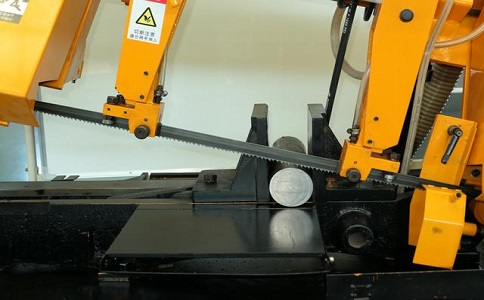 田阳数控带锯床自动送料精度会出现偏差吗？