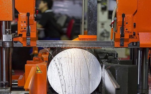 田阳立式金属带锯床切削出现跑带故障解决方法！